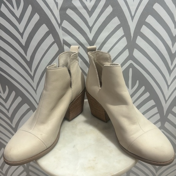 TOMS beige Everly nubuck leather bootie - Picture 1 of 13